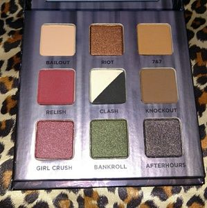 🔥🔥Urban Decay Troublemaker Eyeshadow Palette